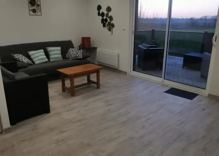 Des Marais Nyaraló *