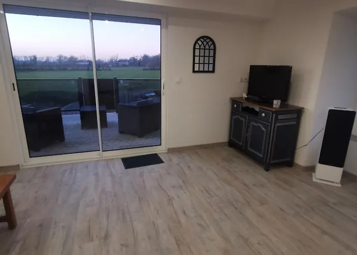 Des Marais Nyaraló *